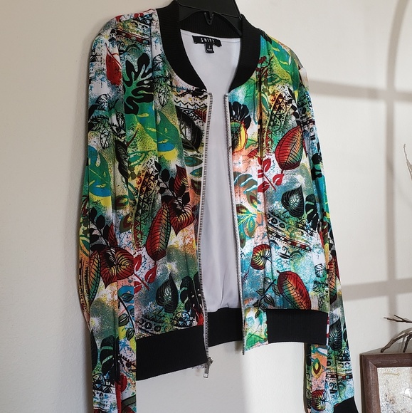 Cropped jacket. - Picture 3 of 5